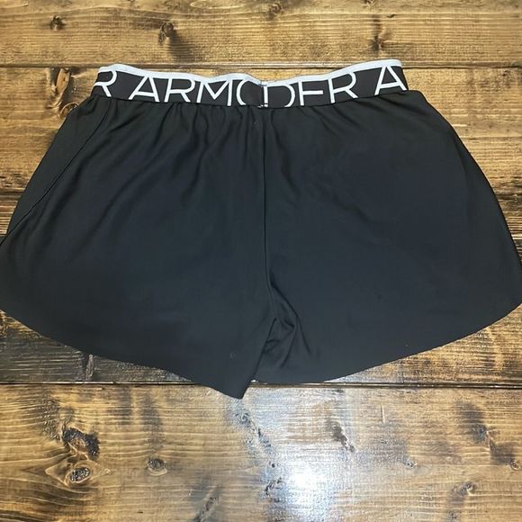 UNDER Armour Gym Shorts - Picture 2 of 3